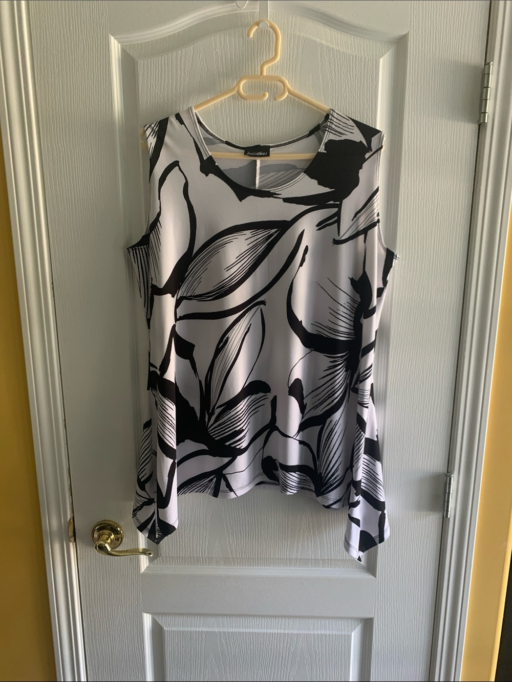 Sleeveless Black and White Floral Swing Tank Top